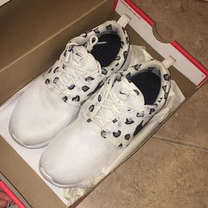 Cheetah print Nike rosheruns